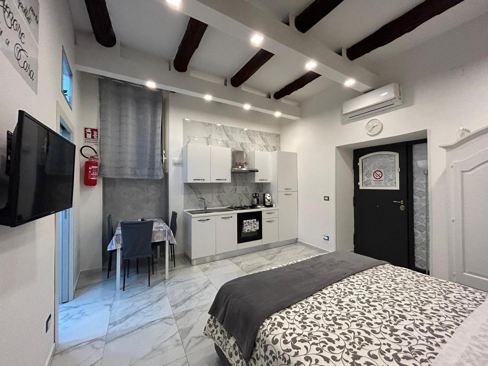 Вілла Casa Tolentino Al Centro Di Napoli Екстер'єр фото