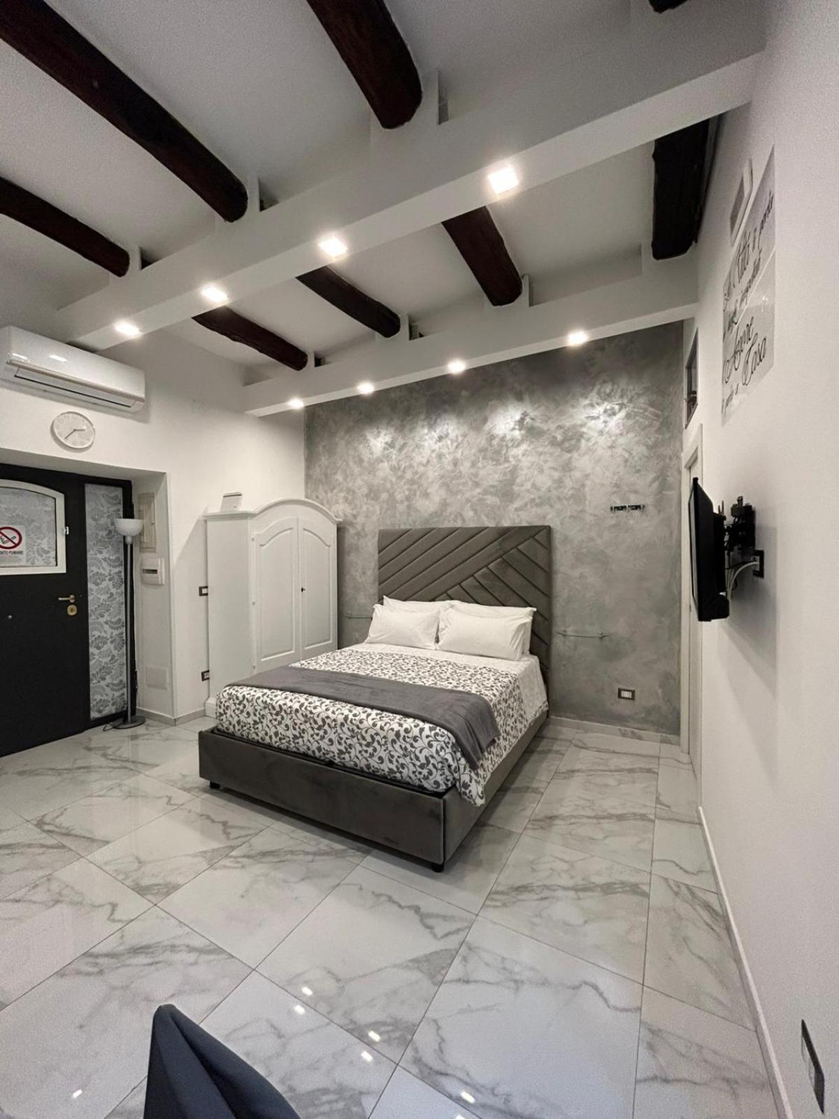 Вілла Casa Tolentino Al Centro Di Napoli Екстер'єр фото
